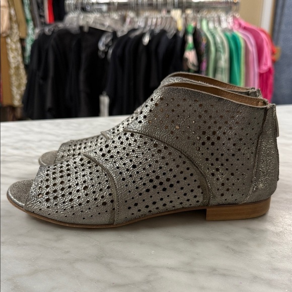 Cordani Peep Toe Metallic Perforated Ankle Bootie Size 41 - Picture 2 of 12
